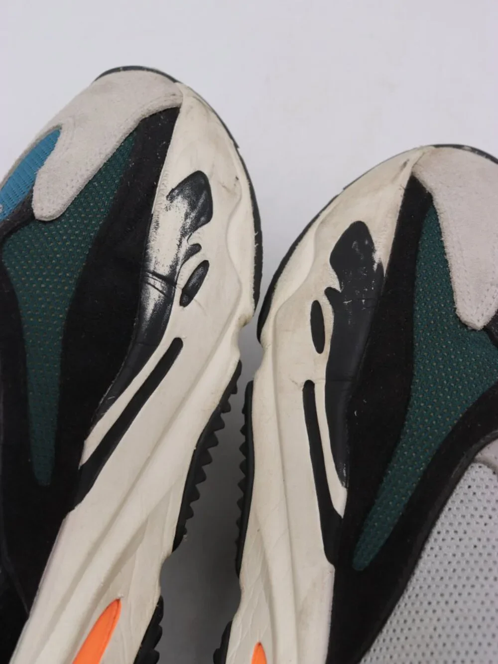 Adidas Yeezy Boost 700 Wave Runner Men's Size 9.5 Athletic Sneakers B75571